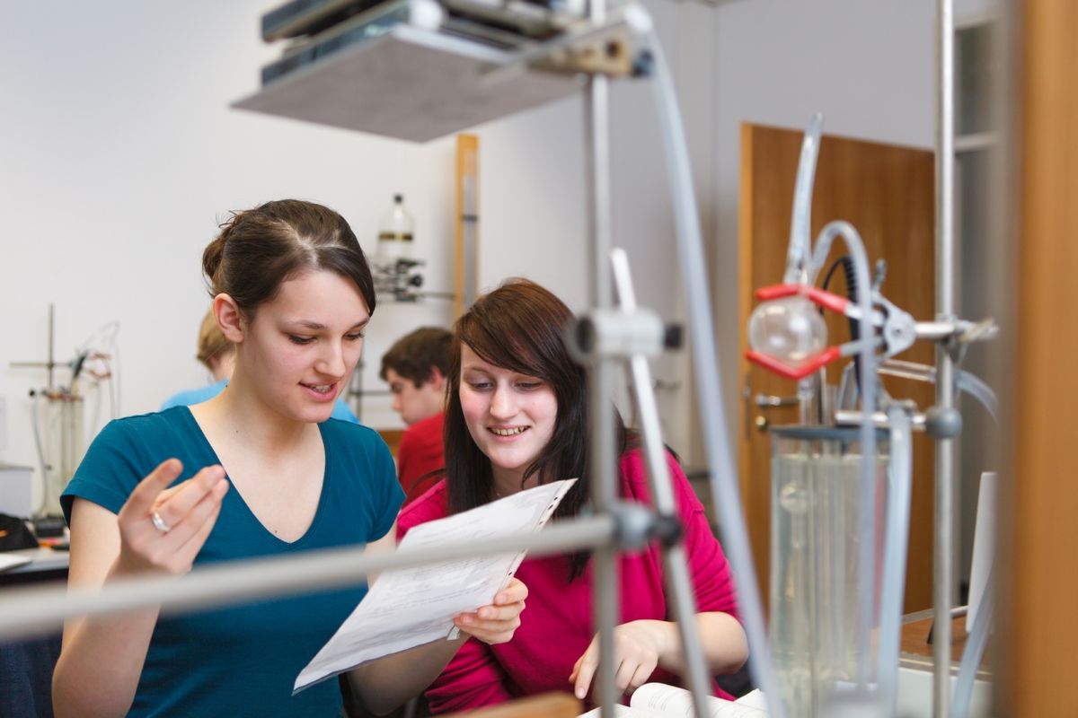 Students during the Undergraduate Physics Laboratory