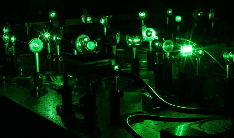 Konfokales Mikroskop mit grünem Laserlicht