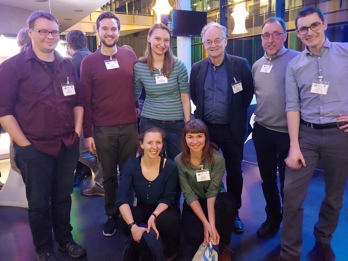 enlarge the image: Dr. T. Nickschick, N. Lerbs, Dr. K. Hannemann, Prof. Dr. M. Korn, S. Funke, L. Sonnabend (upper row), T. Rein & Dr. J. Umlauft (lower row) of the Geophysics team (from left to right). Photo: Josefine Umlauft
