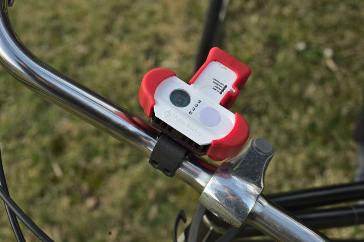 enlarge the image: The MeteoTracker is attached to a bicycle handlebar. Photo: Johannes Röttenbacher / University of Leipzig 