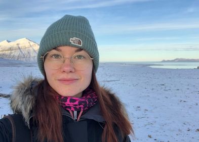 Potrtätaufnahme von Nina Maherndl mit Schnee und Eis im Hintergrund
