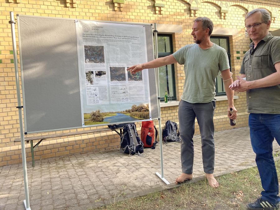 Vorstellung der aktuellen Projekte der AG Physische Geographie vor interessierten Studierenden (Foto: J. Schmidt)