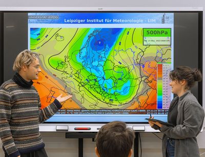 Im Seminrraum 0.16 finden die Lehrveranstaltungen zur Wetterbesprechung statt. Foto: Swen Reichhold