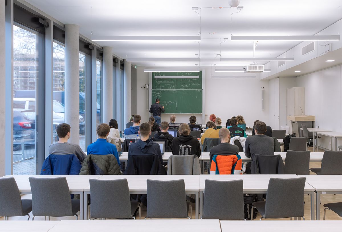 zur Vergrößerungsansicht des Bildes: Vilhelm Bjerknes Hörsaal während einer Lehrveranstaltung. Foto: Swen Reichhold