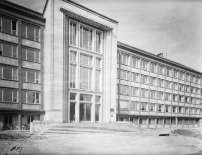 Schwarz-Weiß-Aufnahme des Physikalischen Instituts im Jahr 1957