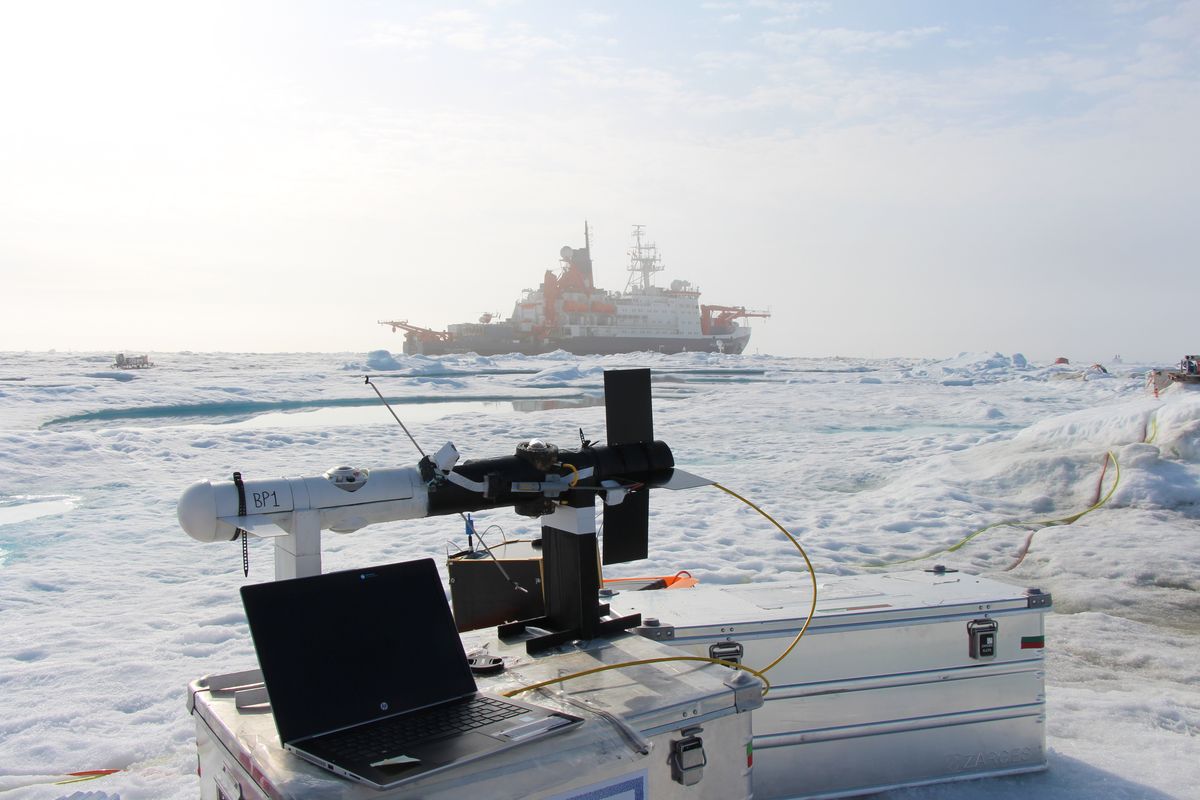 enlarge the image: Radiation sonde at ground in front of the Polarstern during MOSAiC. The sonde was designed for balloon-borne measurements. Photo: Michael Lonardi / Leipzig University